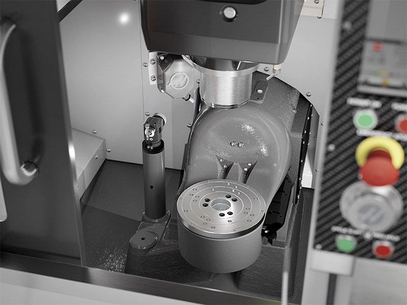 Haas UMC-400 5-Axis CNC machine ka internal workspace trunnion table aur spindle ke saath